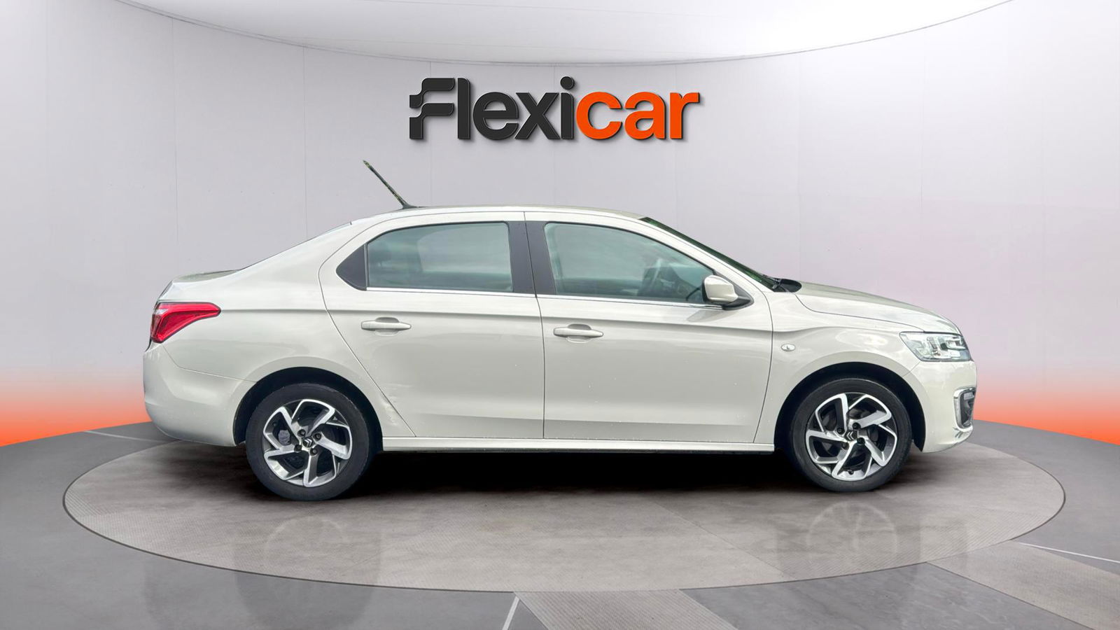 https://cdn-flexicar.caraffinity.it/public_appraisal_images_pro/images/stock/154890/VZJcViIvSC__WhatsApp Image 2025-05-13 at 10.58.16.jpeg